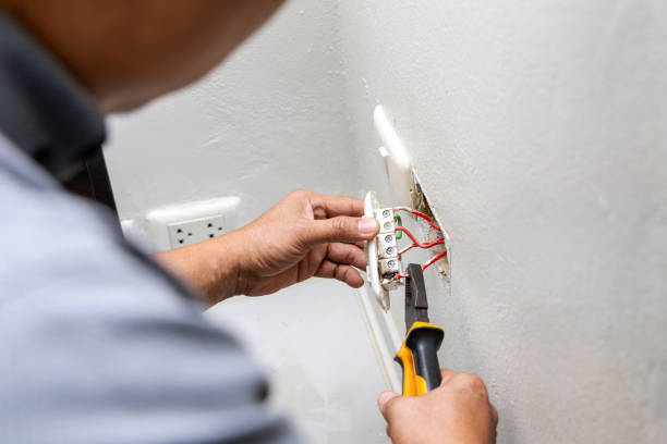 Best Circuit Breaker Repair  in West Crossett, AR